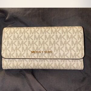 Michael Kors Cream Wallet Classic Monogram